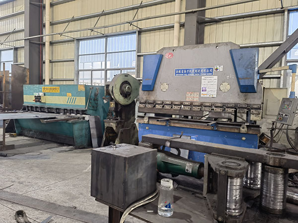 生產設備（剪板折彎設（shè）備）